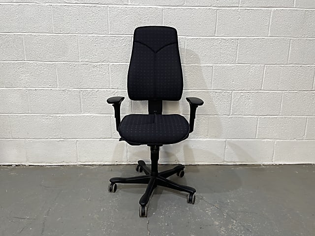 Kinnarps dark grey operator chair