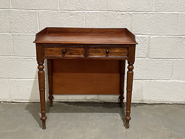 Small dresser table