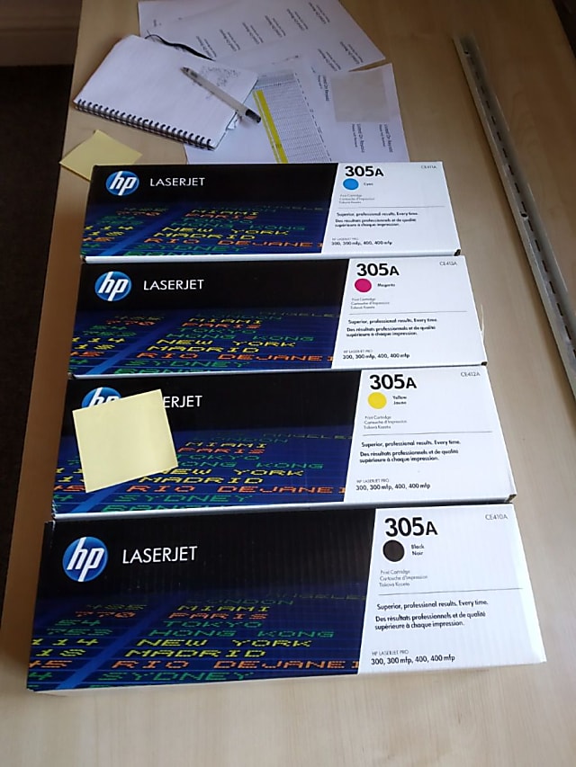 assorted-color HP ink cartridges boxes