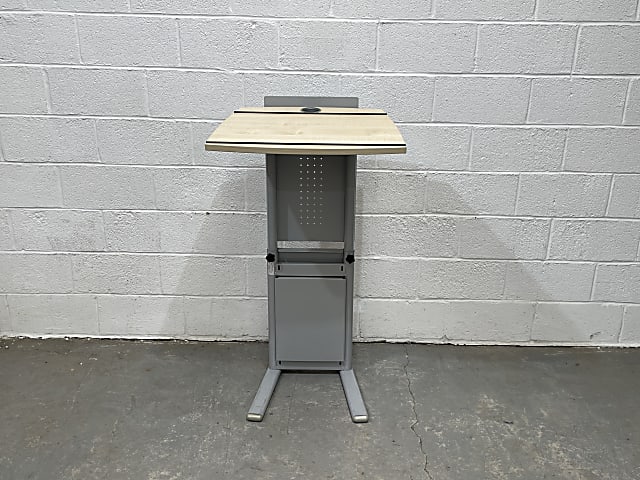 Adjustable height lectern 