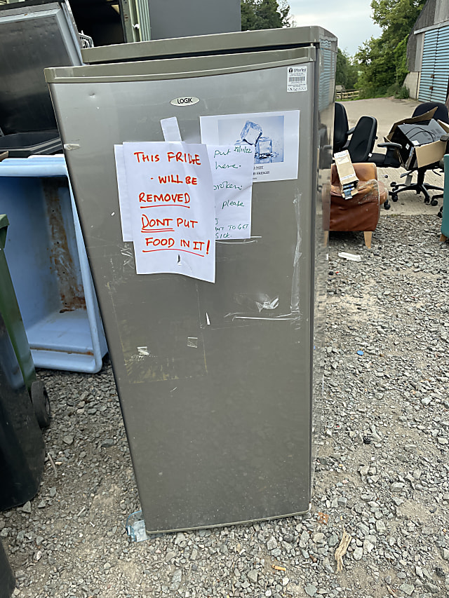 black and gray metal fridge 