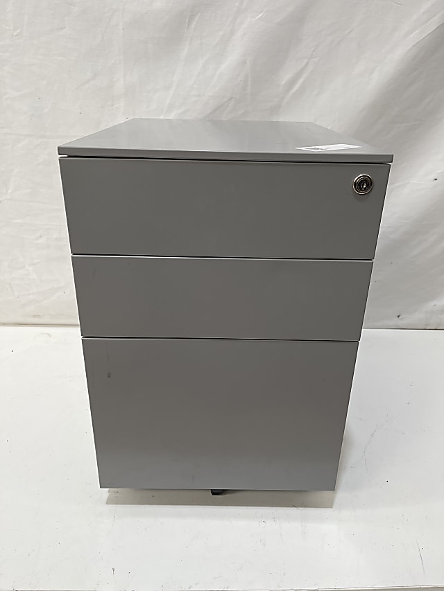 Mobile metal pedestal 