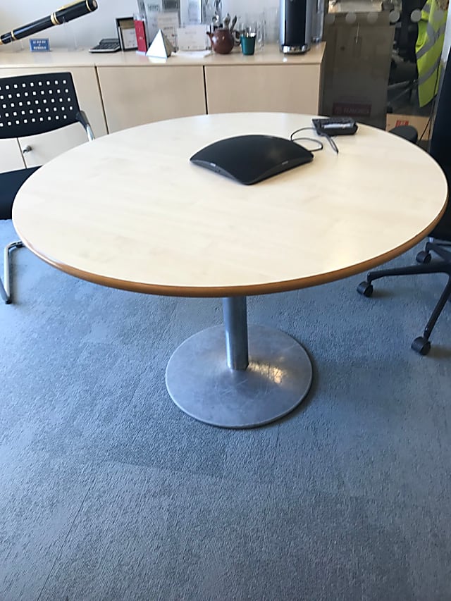 Round meeting table