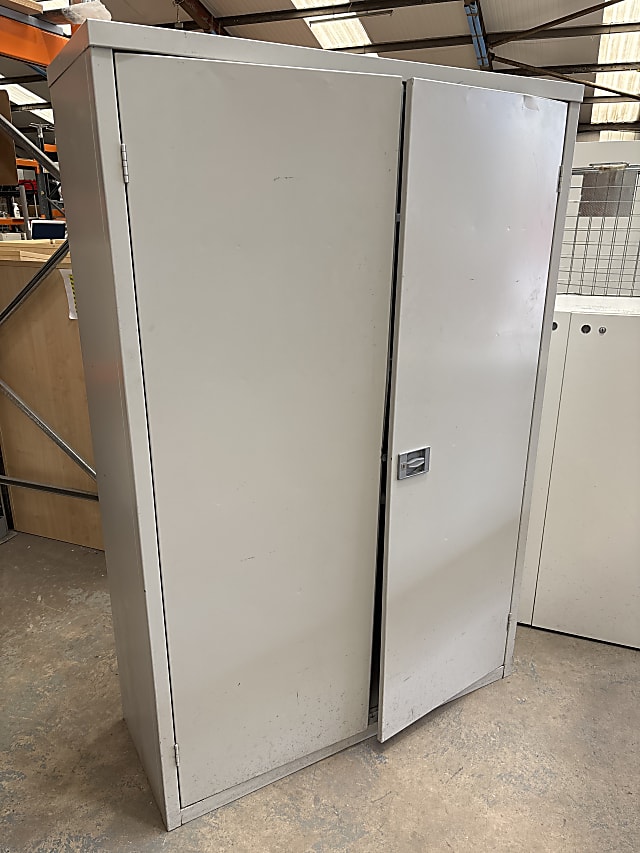 Metal cabinet