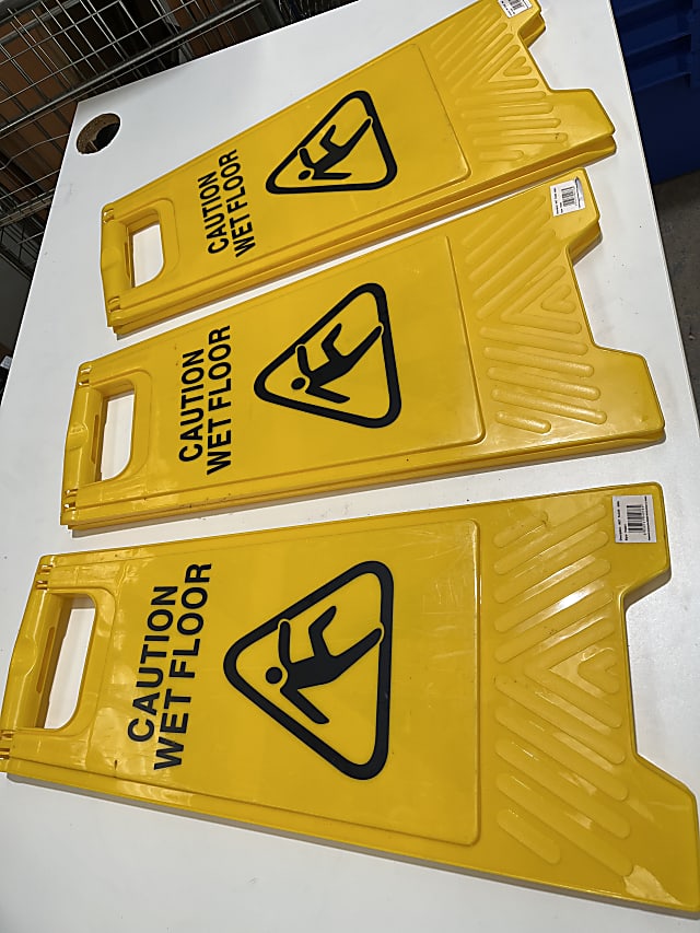 Lot of 3 safety signs