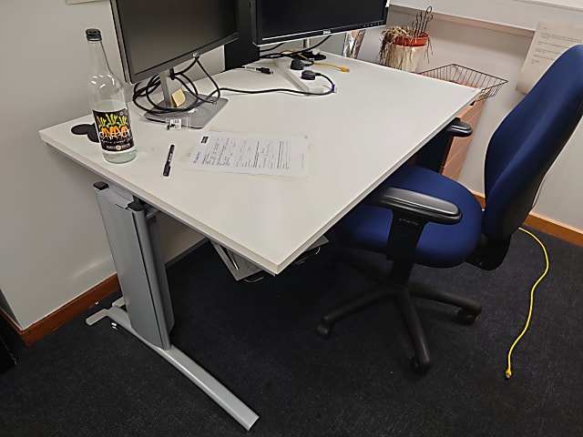 Desk (Manual high rise)