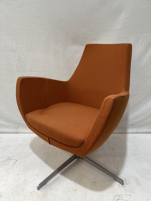 Connection MAE Medium Back Chair with 4 Star Base