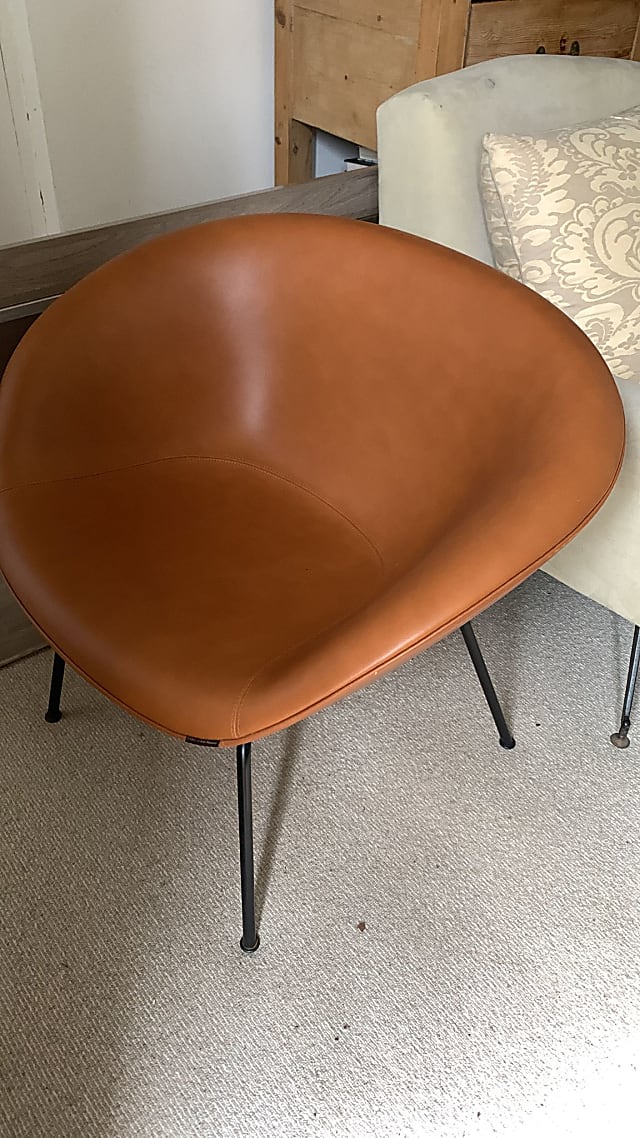 Pot Chair, Aura Walnut Leather (QS) / Brown Bronze