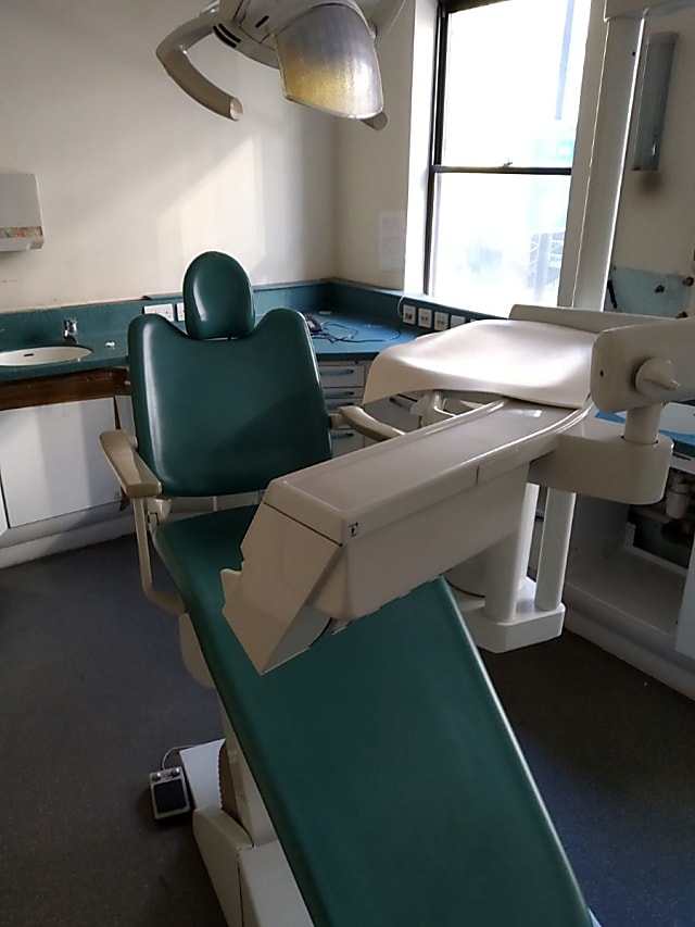 green dentist long chair