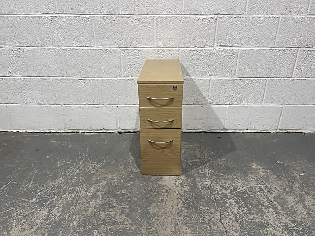 Slim wooden pedestal 