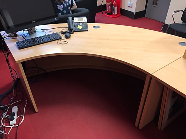 Curved corner desk