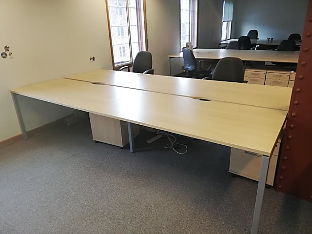 Bank of 4 desks