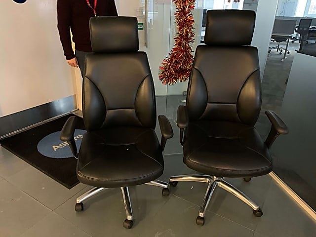 Operator chair with headrest