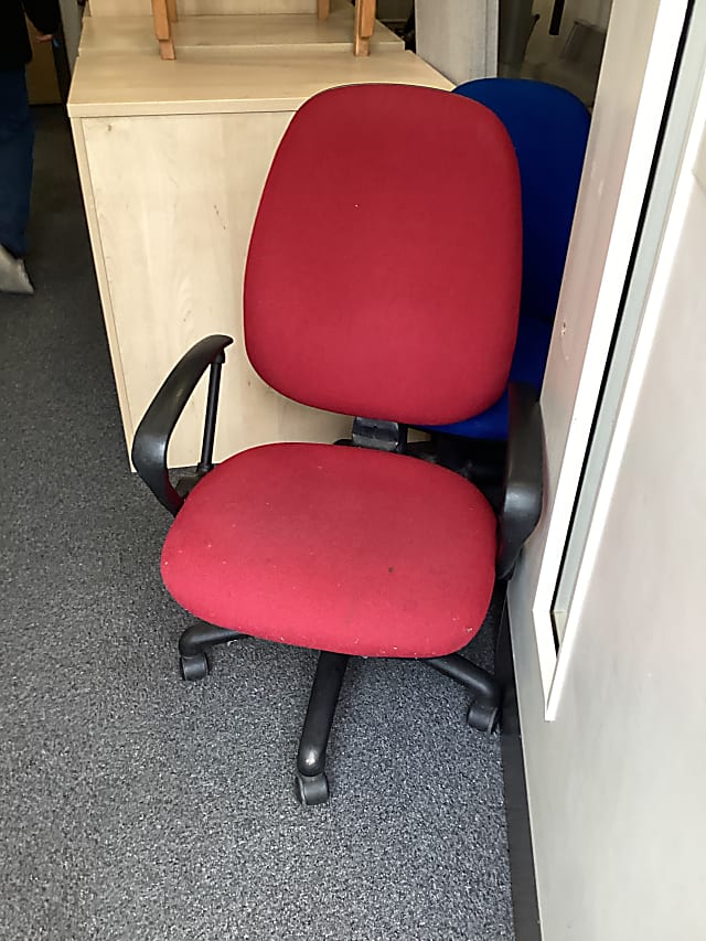 Red ops chair