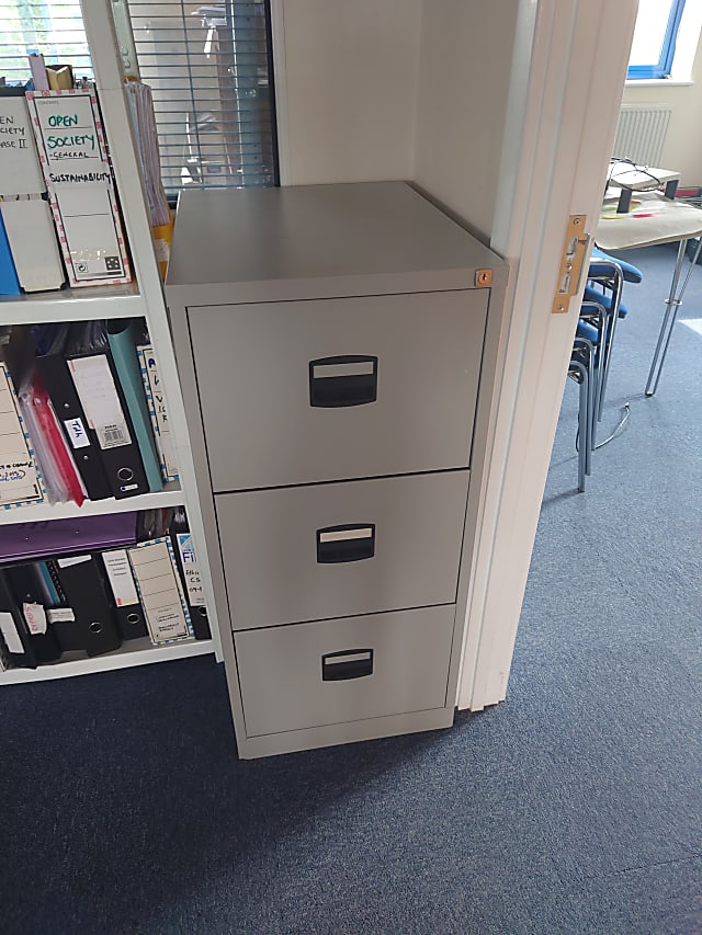 3 draw medium filing cabinet 