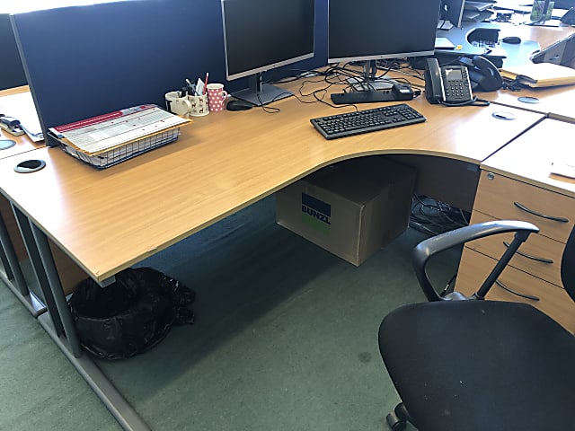 Corner desk