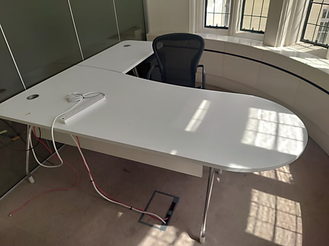 L shaped desks Herman miller (1600w)