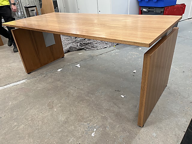 Slab leg Bene designer desk 180cm