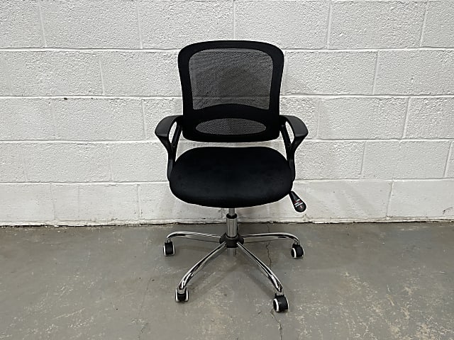 black operator chair 