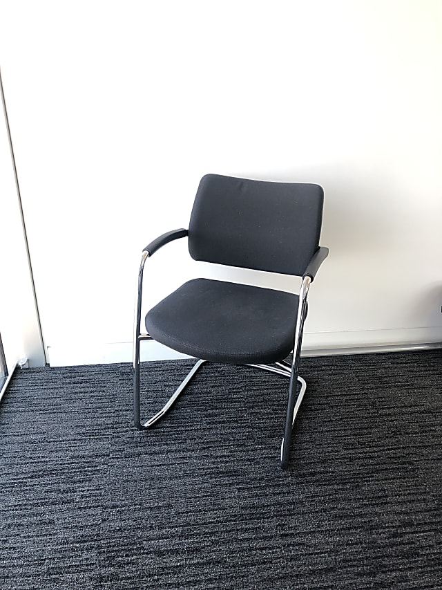 Boos design meeting room cantilever chair