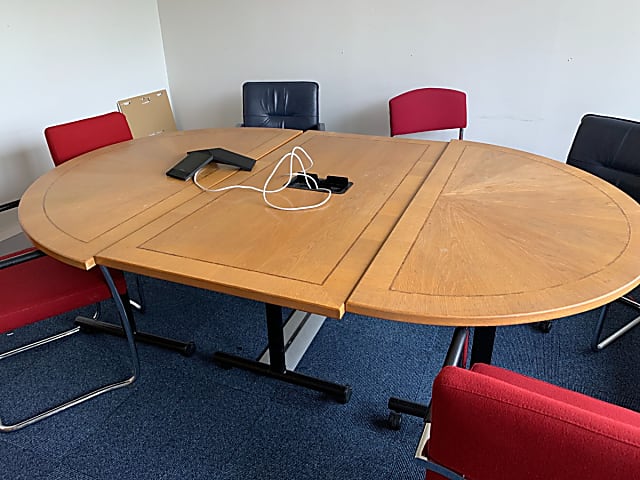 Conference table in 3 parts on wheels