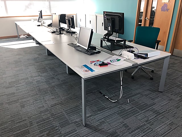 Bank of 8 desks - 160cm