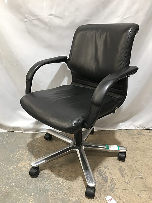 Girsberger vintage black leather chair on wheels