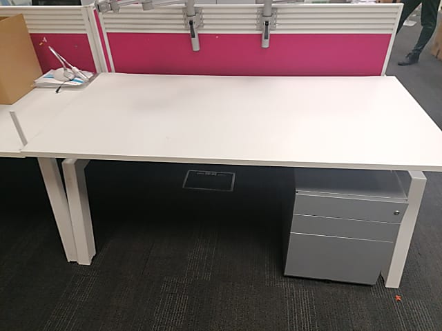 Bank of 4 desks 140cm