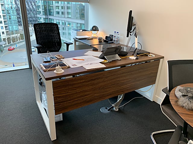 Desk with side extension