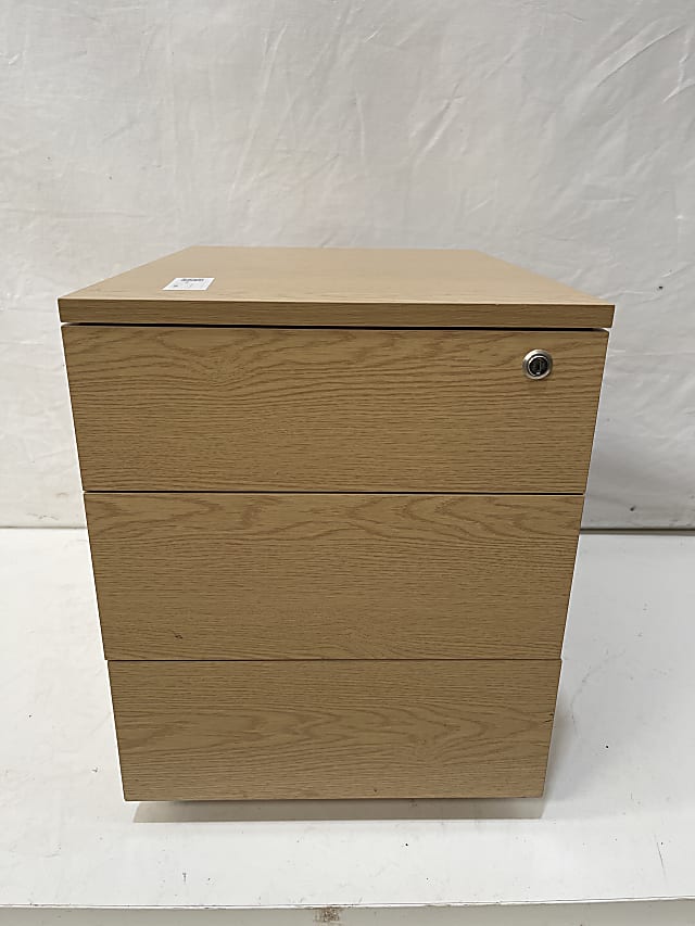 Mobile wooden pedestal 