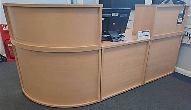 Reception desk 