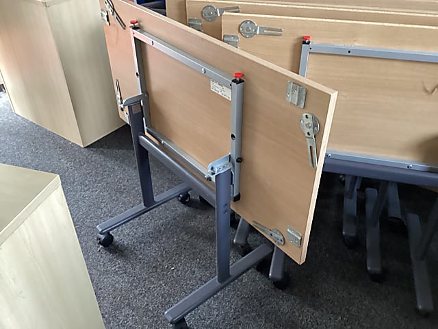 Folding desk 