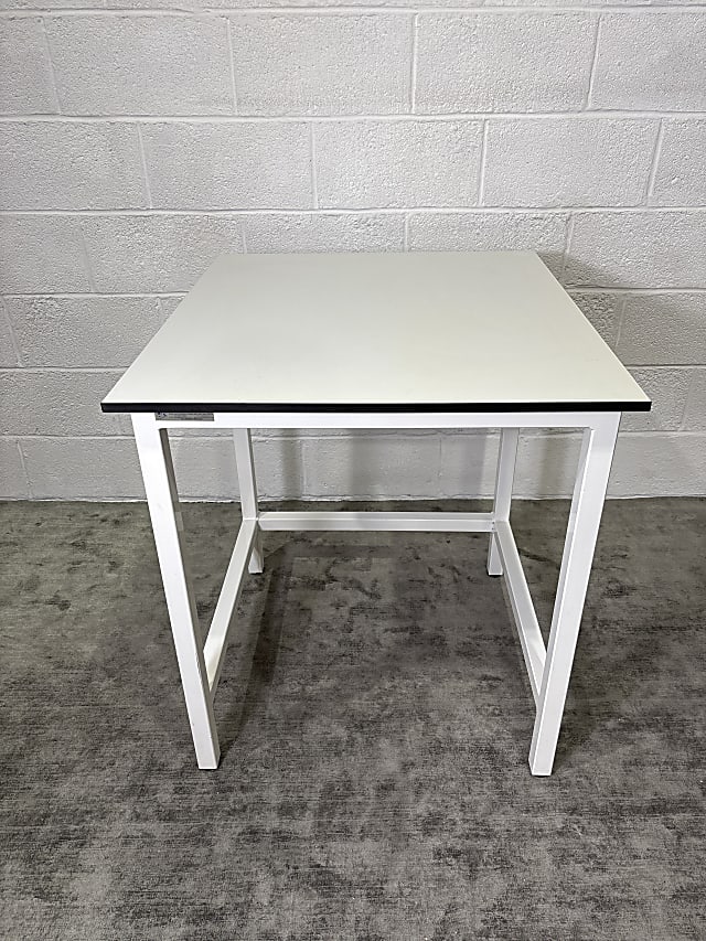 Overhung Lab table 80