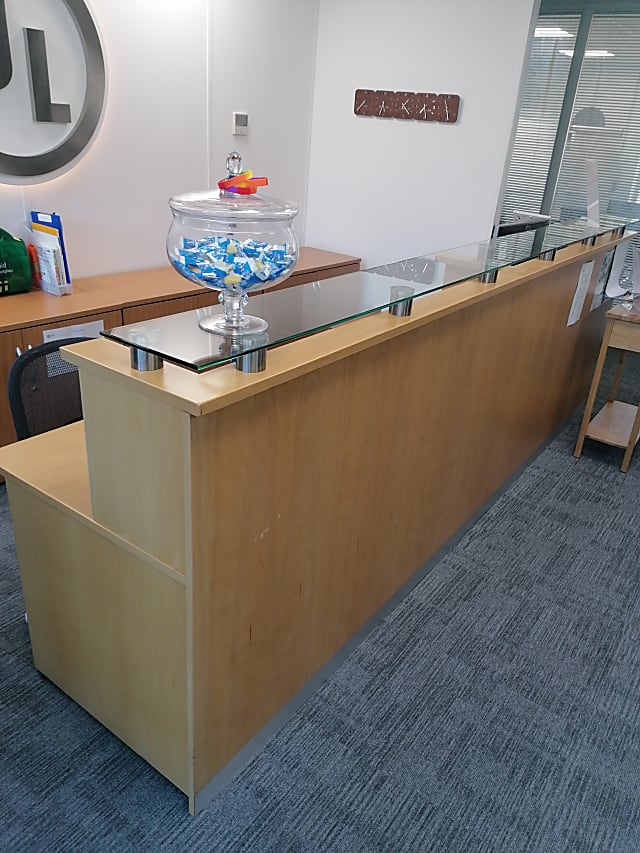 Reception desk 