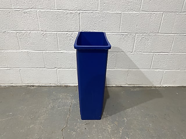 Tall Rubbermaid recycling bin no lid
