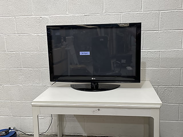 LG 42 inch tv model 42PQ20000-ZA 