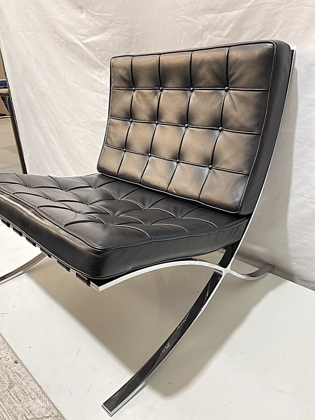 Knoll Barcelona black leather waiting lounge chair