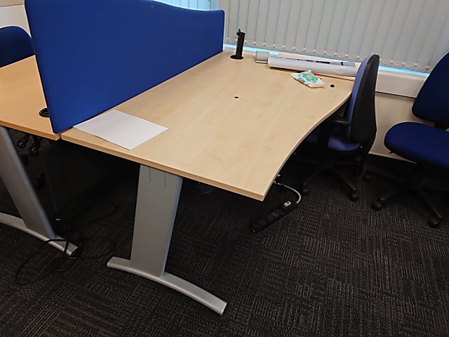 Right waved desk