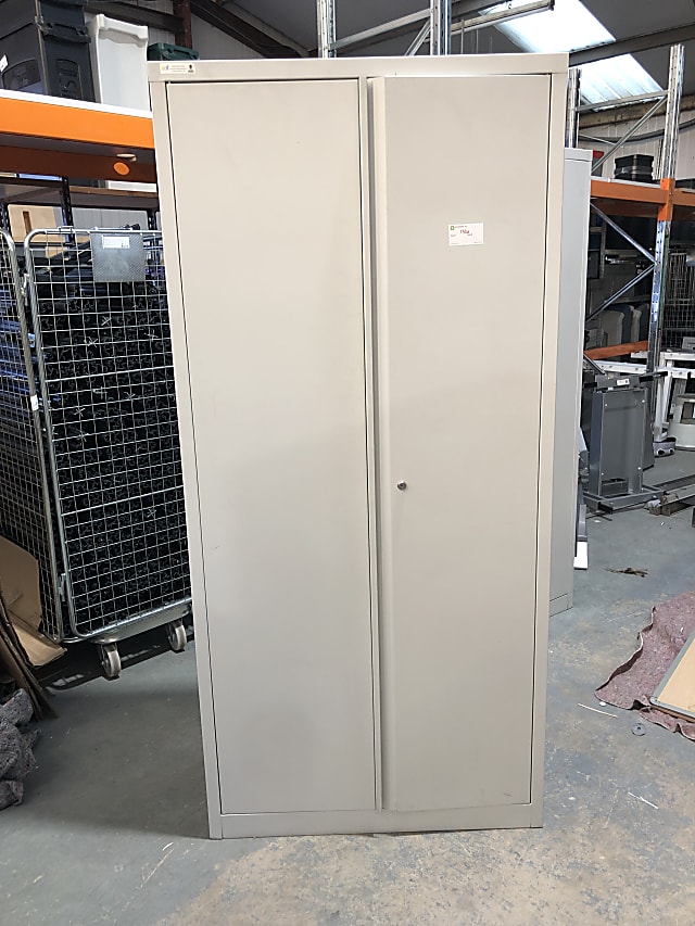 Metal cabinet 