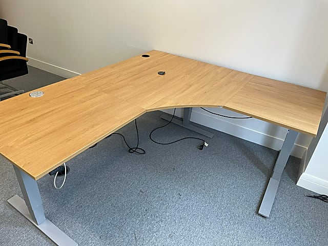 Kinnarps right Corner desk