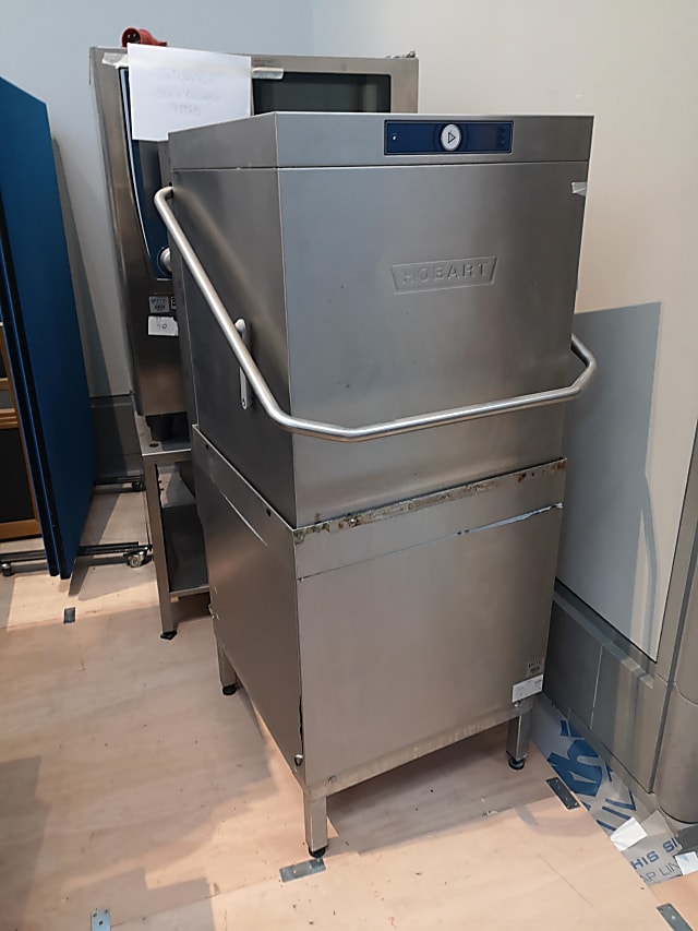 Industrial dishwasher