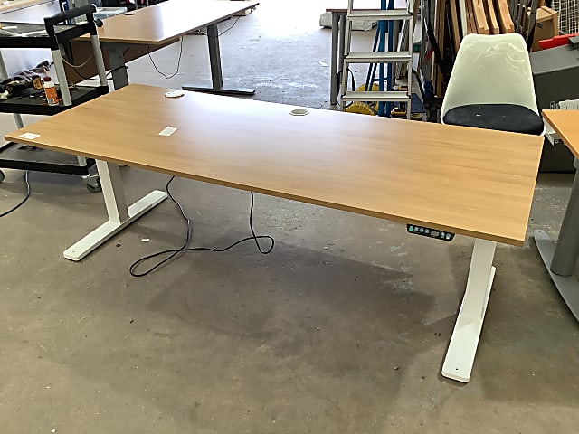 Kinnarps electric desk 200