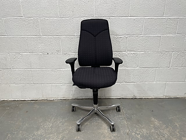 Kinnarps black and gray rolling office chair
