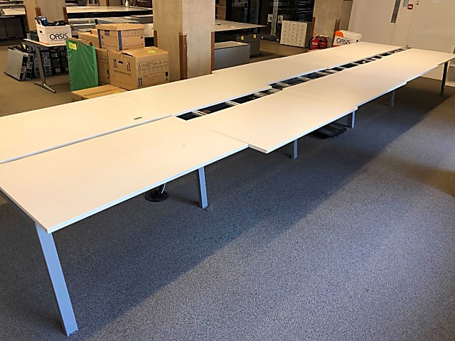 Pod of 10 desks - 140cm tops