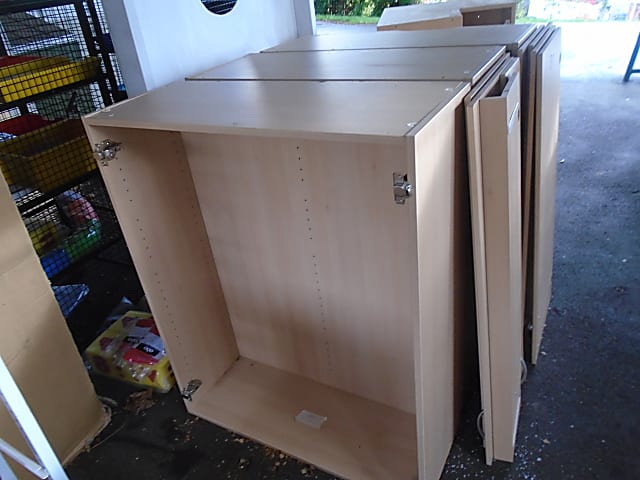 Wall cabinet with shelves