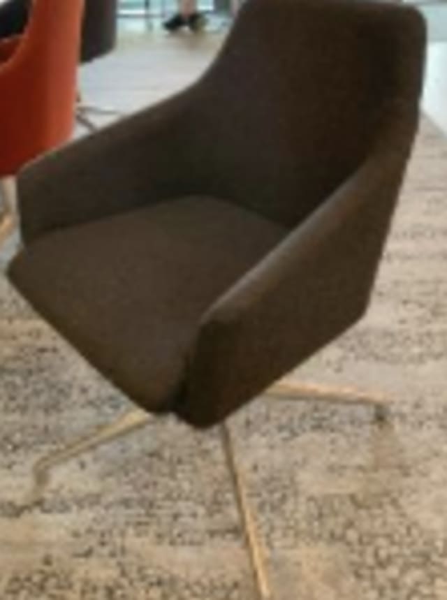 Boss Design Meeting chair with swivel base on glides