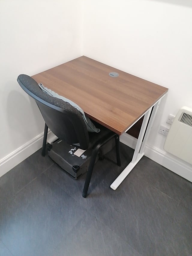  Small desk