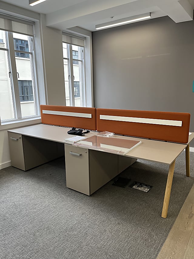 Bank of 4 desks