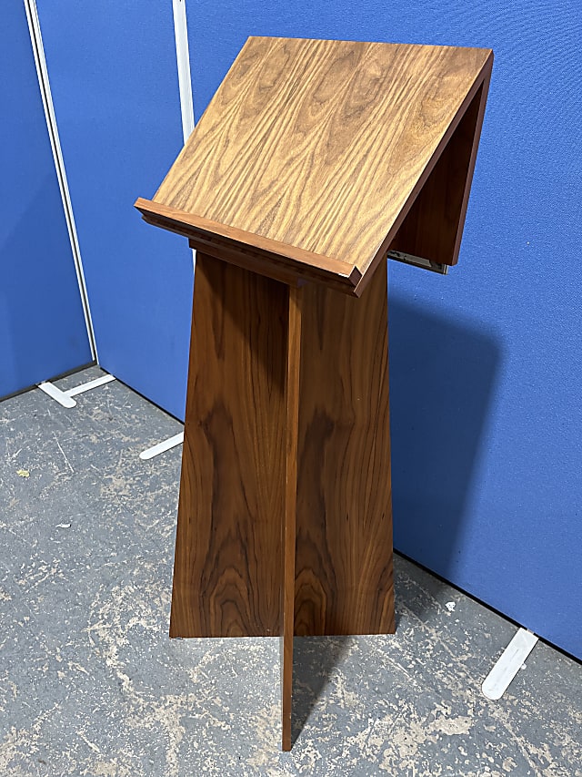 Lecturn podium stand