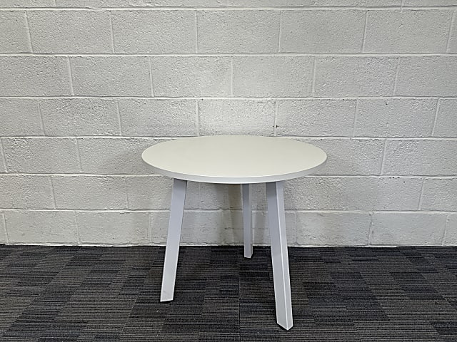 Round white table